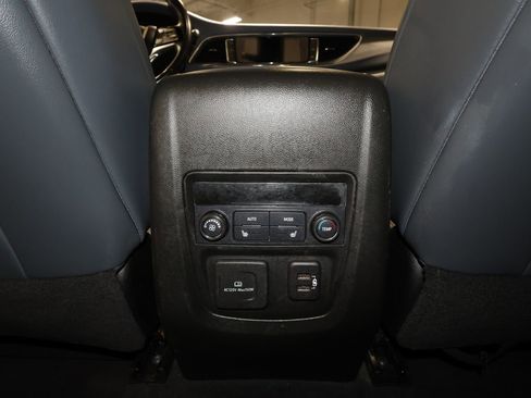 Used 2024 Buick Enclave Premium image 31