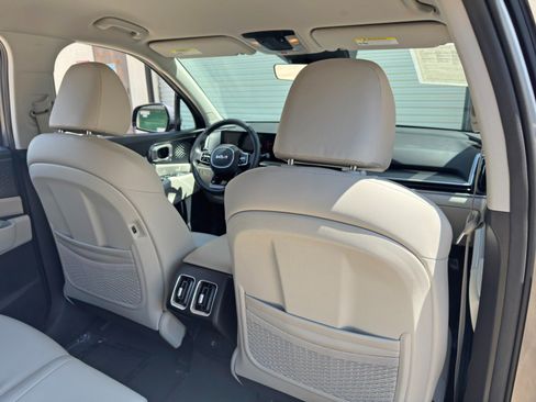 Used 2024 Kia Sorento S FWD image 37