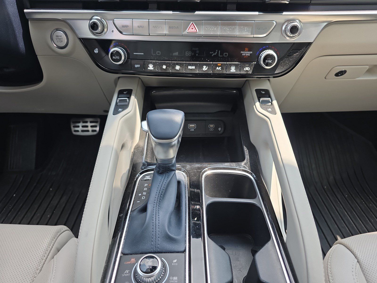 Used 2024 Kia Telluride SX w/ Towing Package AWD/4WD image 13