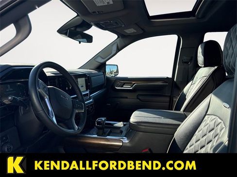 Used 2024 Chevrolet Silverado 1500 LT Trail Boss w/ Convenience Package II image 9