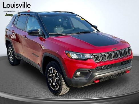 Used 2025 Jeep Compass Trailhawk w/ Trailer Tow Group AWD/4WD image 1