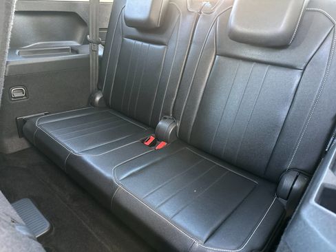 Used 2023 Volkswagen Tiguan SE image 17