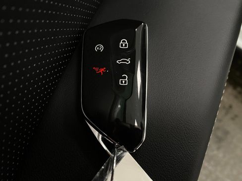 Used 2024 Volkswagen Atlas SE image 33