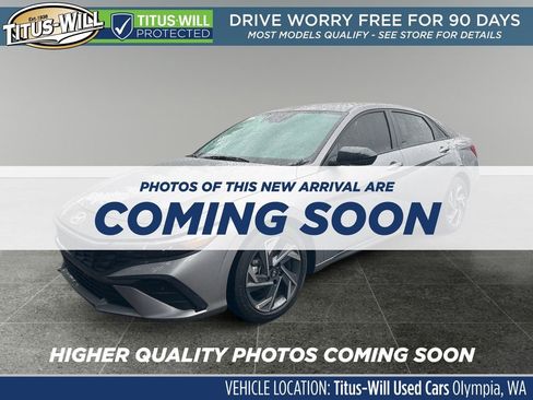 Used 2025 Hyundai Elantra Sport FWD image 2