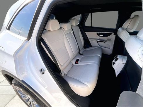 Used 2024 Mercedes-Benz GLC 300 4MATIC image 27