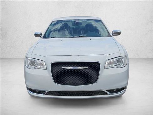 Used 2020 Chrysler 300 Limited RWD image 2