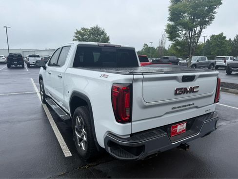 Used 2022 GMC Sierra 1500 SLT w/ SLT Convenience Package AWD/4WD image 2