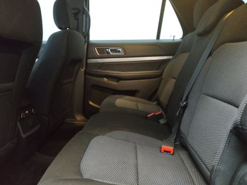 Used 2018 Ford Explorer XLT w/ Equipment Group 201A FWD image 18