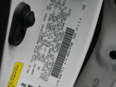 Used 2013 Toyota Tacoma PreRunner image 18