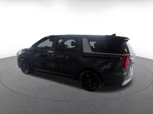 Used 2026 Kia Carnival FWD image 10