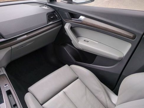 Used 2024 Audi Q5 2.0T Premium w/ Convenience Package image 17