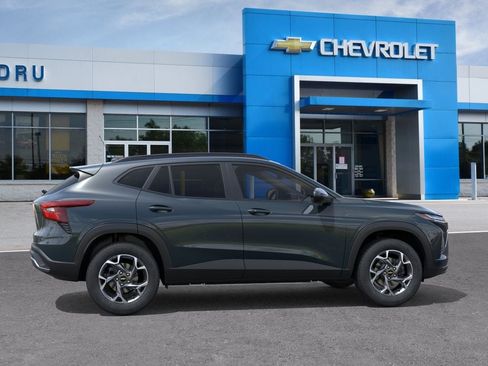New 2026 Chevrolet Trax LT w/ LT Convenience Package FWD image 5