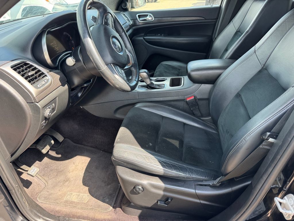 Used 2017 Jeep Grand Cherokee Altitude AWD/4WD image 6