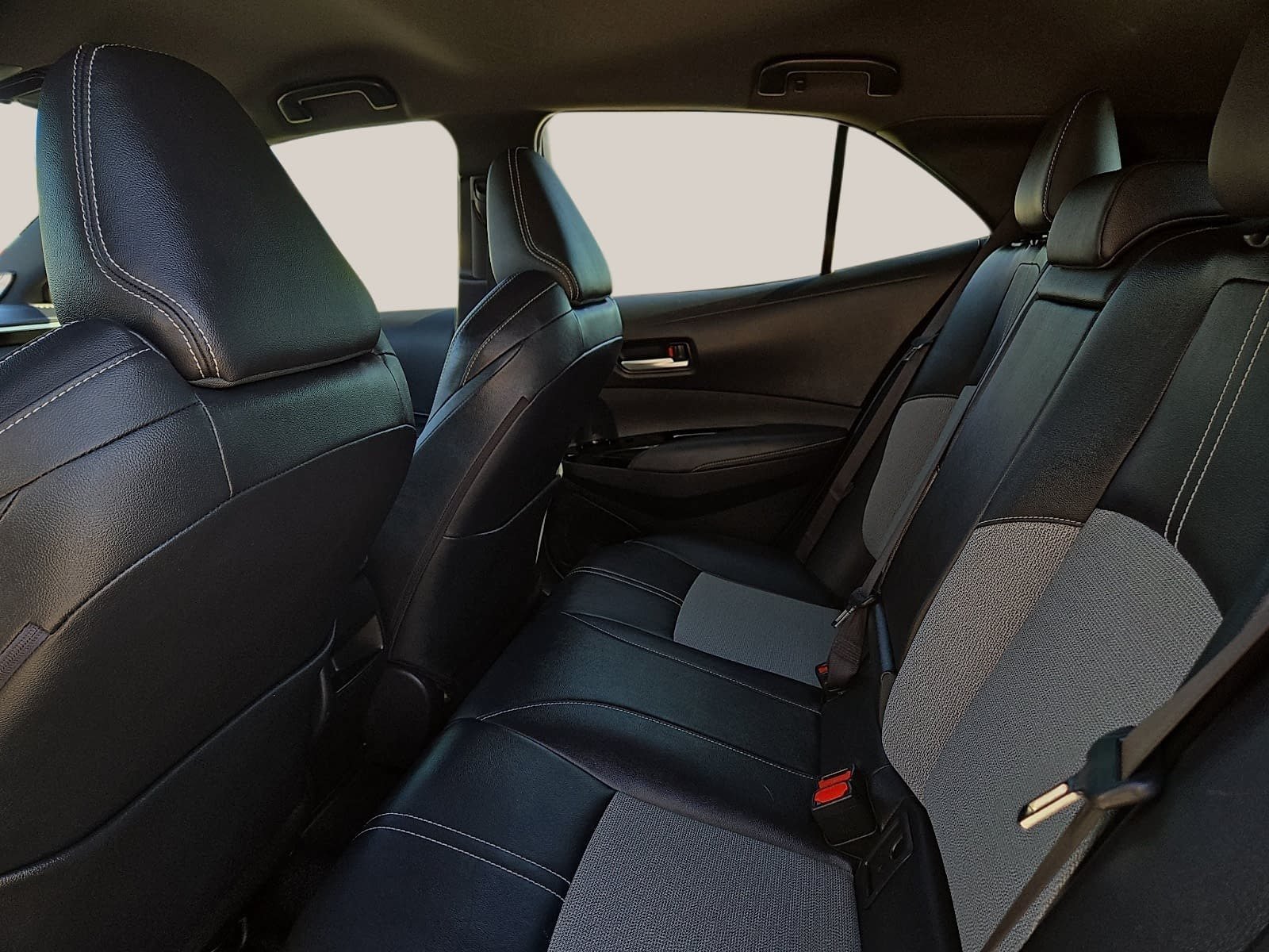 Used 2019 Toyota Corolla XSE FWD image 10