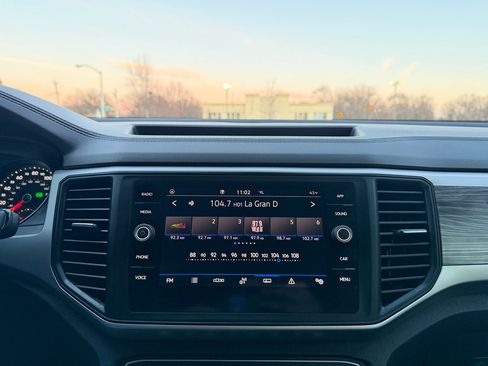 Used 2021 Volkswagen Atlas Cross Sport SE image 12