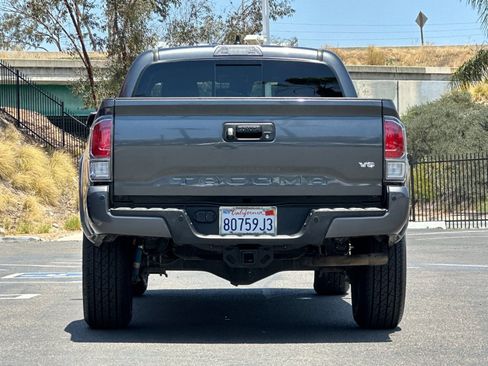 Used 2022 Toyota Tacoma TRD Sport w/ Technology Package AWD/4WD image 4