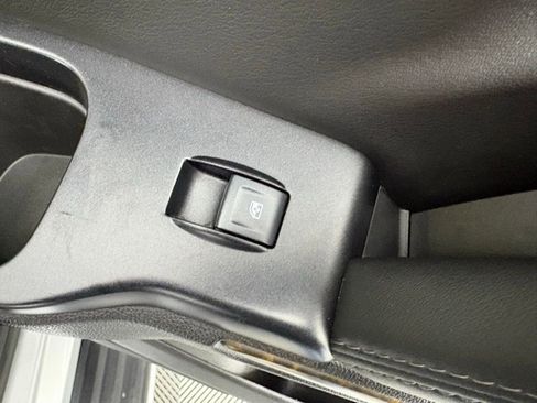 Used 2018 GMC Yukon Denali image 50