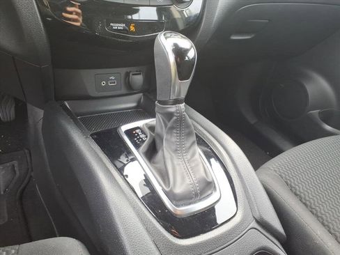 Used 2020 Nissan Rogue Sport S image 11