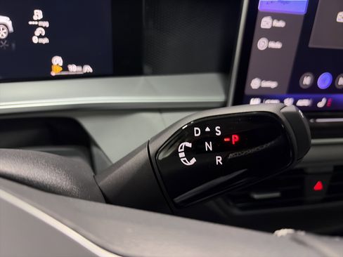 New 2026 Volkswagen Tiguan SE image 22