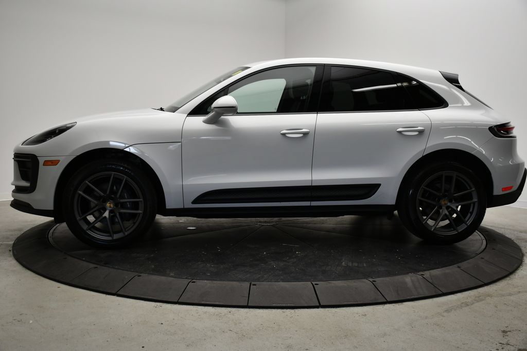 Certified 2023 Porsche Macan AWD/4WD image 2