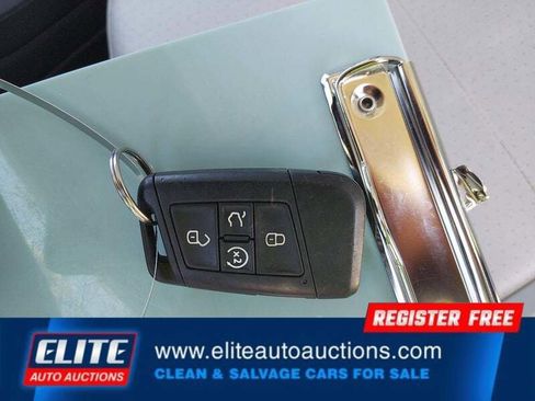 Used 2018 Volkswagen Tiguan SEL AWD/4WD image 21