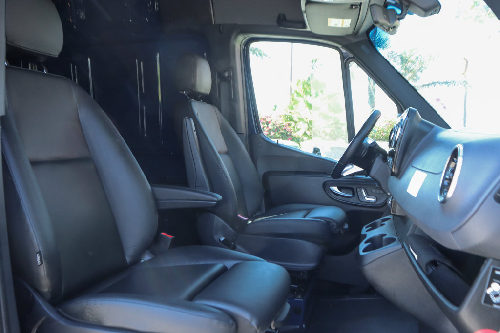 Used 2025 Mercedes-Benz Sprinter 2500 image 40