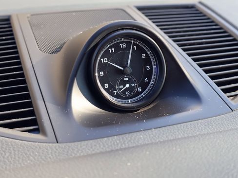 Certified 2024 Porsche Macan image 21