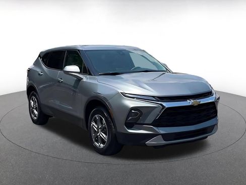 Used 2026 Chevrolet Blazer LT FWD image 3