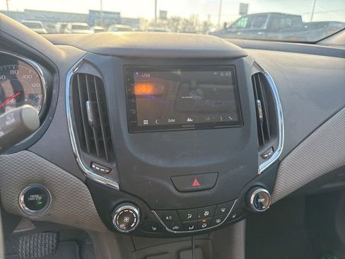 Used 2018 Chevrolet Cruze LT w/ Convenience Package image 15