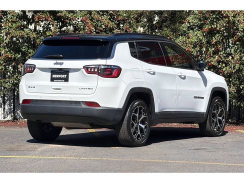 Used 2025 Jeep Compass Limited AWD/4WD image 4