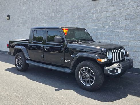 Used 2021 Jeep Gladiator Overland AWD/4WD image 7