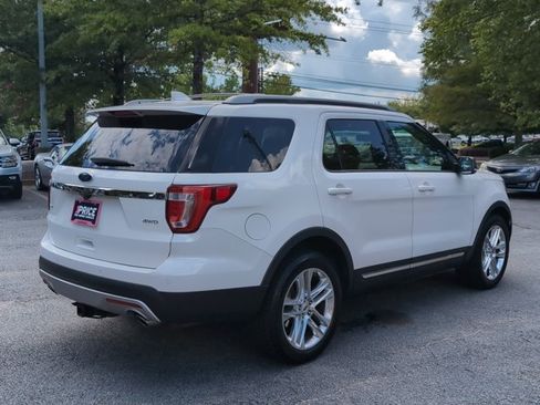 Used 2017 Ford Explorer XLT w/ Equipment Group 202A AWD/4WD image 5