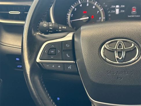 Used 2022 Toyota Highlander XLE image 26