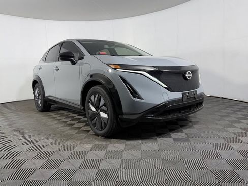 Used 2023 Nissan Ariya AWD image 5