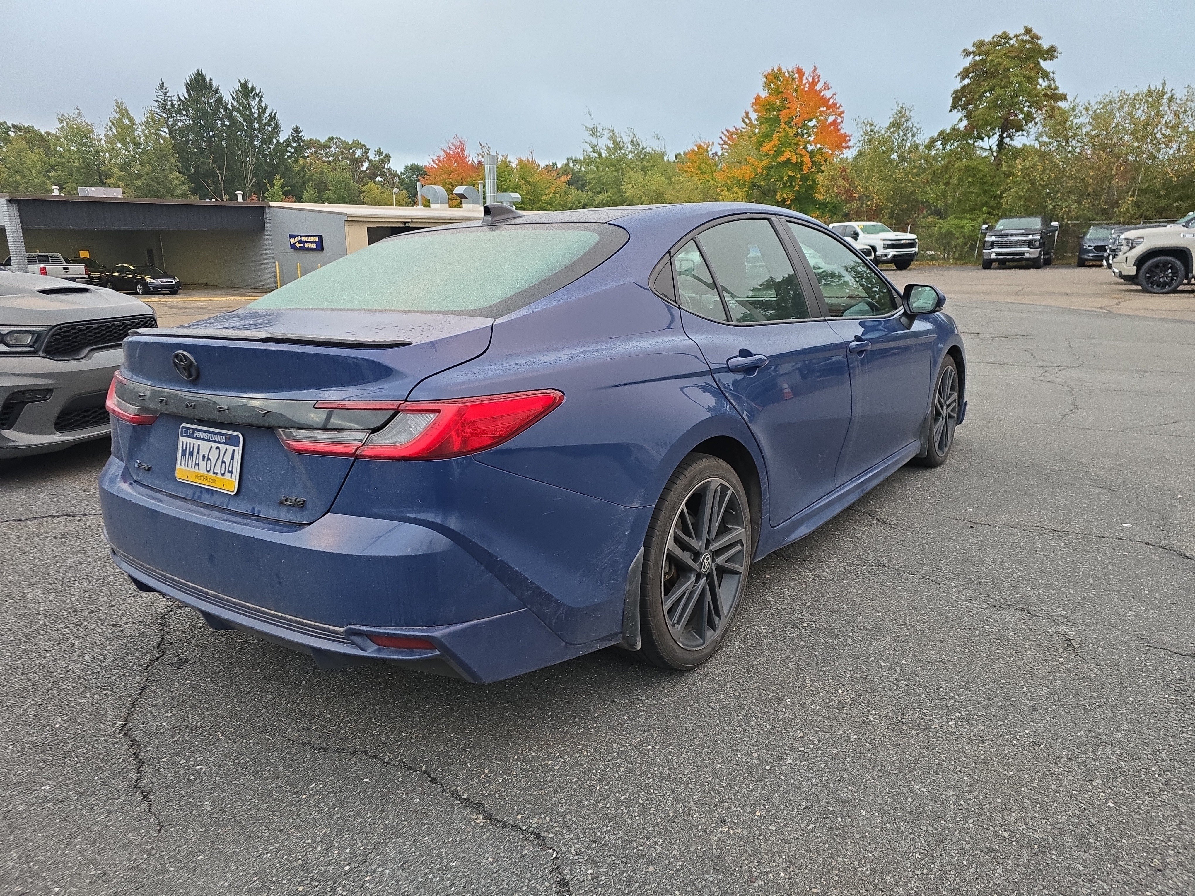 Used 2025 Toyota Camry XSE FWD image 3