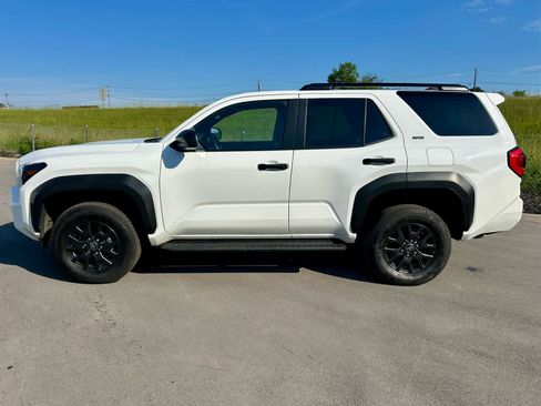 Used 2025 Toyota 4Runner SR5 AWD/4WD image 8