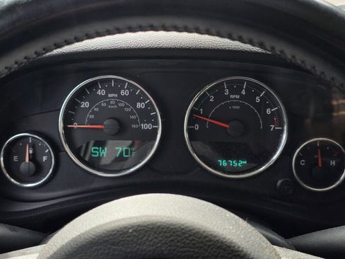 Used 2015 Jeep Wrangler Unlimited Rubicon w/ Connectivity Group AWD/4WD image 33