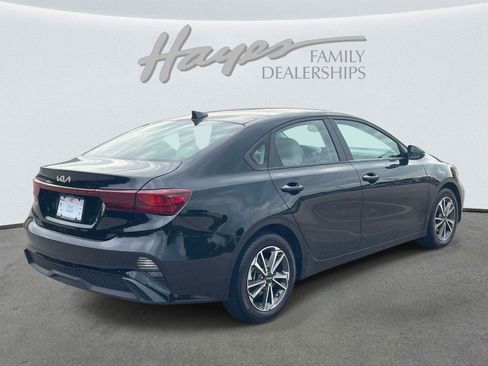 Used 2022 Kia Forte LXS w/ LXS Technology Package FWD image 3