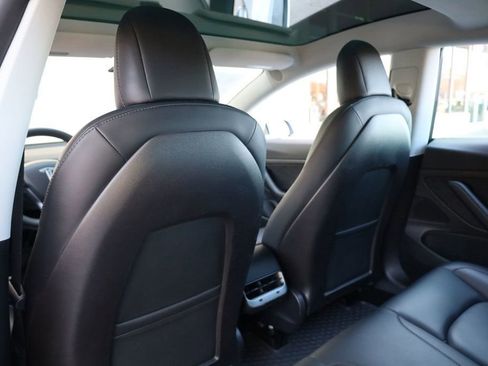 Used 2020 Tesla Model 3 Standard Range Plus image 18
