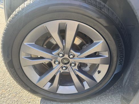 Used 2021 Ford Explorer XLT w/ Equipment Group 202A AWD/4WD image 8