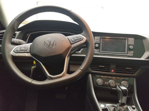 Used 2022 Volkswagen Jetta SE image 22