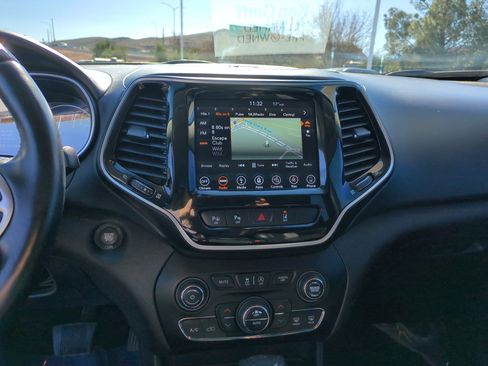 Used 2019 Jeep Cherokee Overland w/ Technology Group image 25
