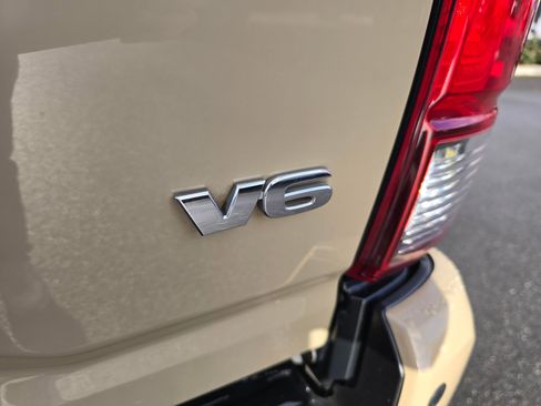 Used 2018 Toyota Tacoma TRD Sport image 10