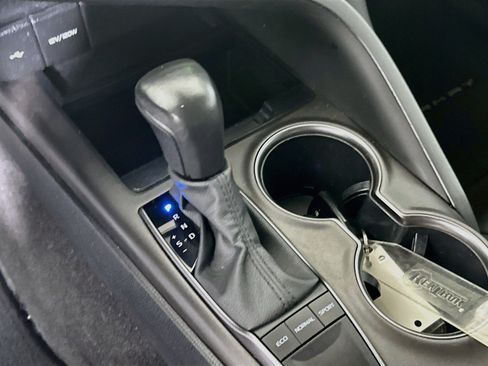 Used 2024 Toyota Camry SE w/ Convenience Package FWD image 21