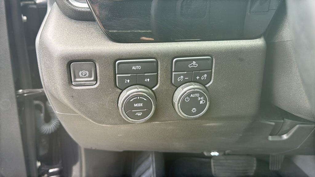 Used 2023 Chevrolet Silverado 1500 LT AWD/4WD image 18