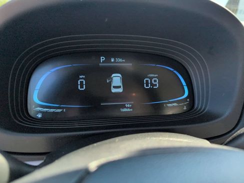 Used 2025 Hyundai Venue SEL FWD image 16