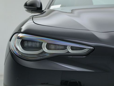 New 2025 Alfa Romeo Giulia w/ Veloce Package Rwd image 11