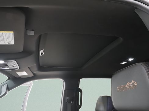 Used 2024 Chevrolet Silverado 1500 High Country w/ Technology Package AWD/4WD image 9