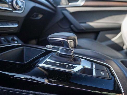 Used 2023 Audi Q5 e Premium w/ Convenience Package image 24