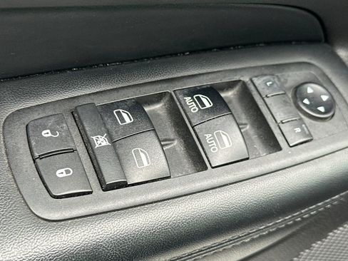 Used 2018 Jeep Grand Cherokee Limited image 12